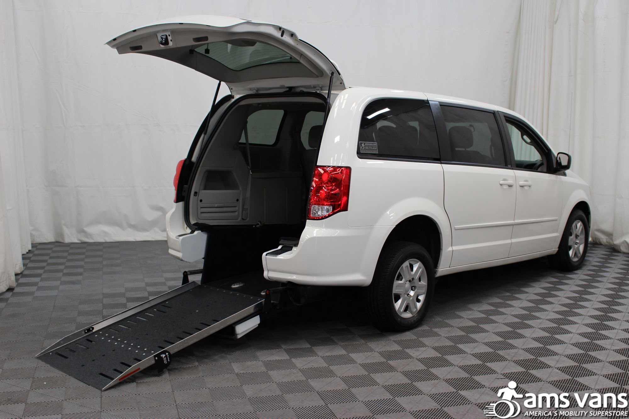 2012 dodge grand caravan van