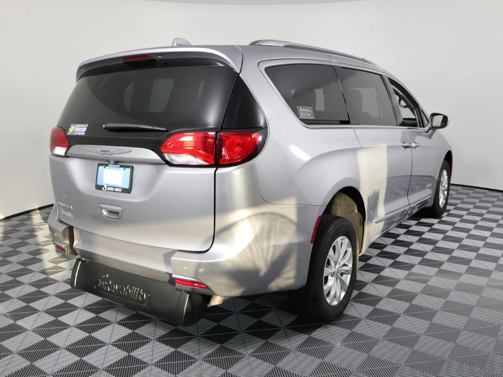 2018 chrysler pacifica touring l