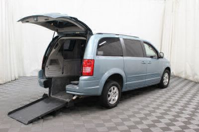 2008 chrysler town and country van