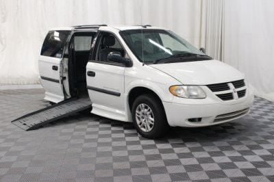 2005 dodge grand caravan handicap van