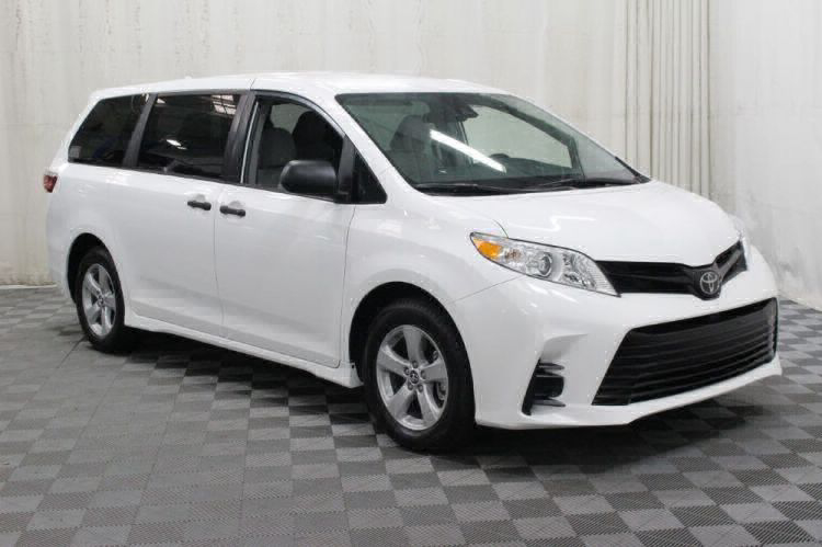 2019 toyota sienna handicap van