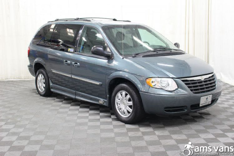 05 town and country van