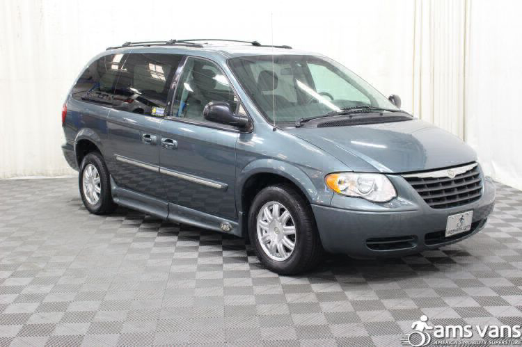 2005 chrysler town and country van