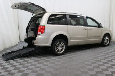 2015 dodge caravan handicap van