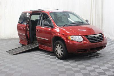 2007 chrysler town and country van