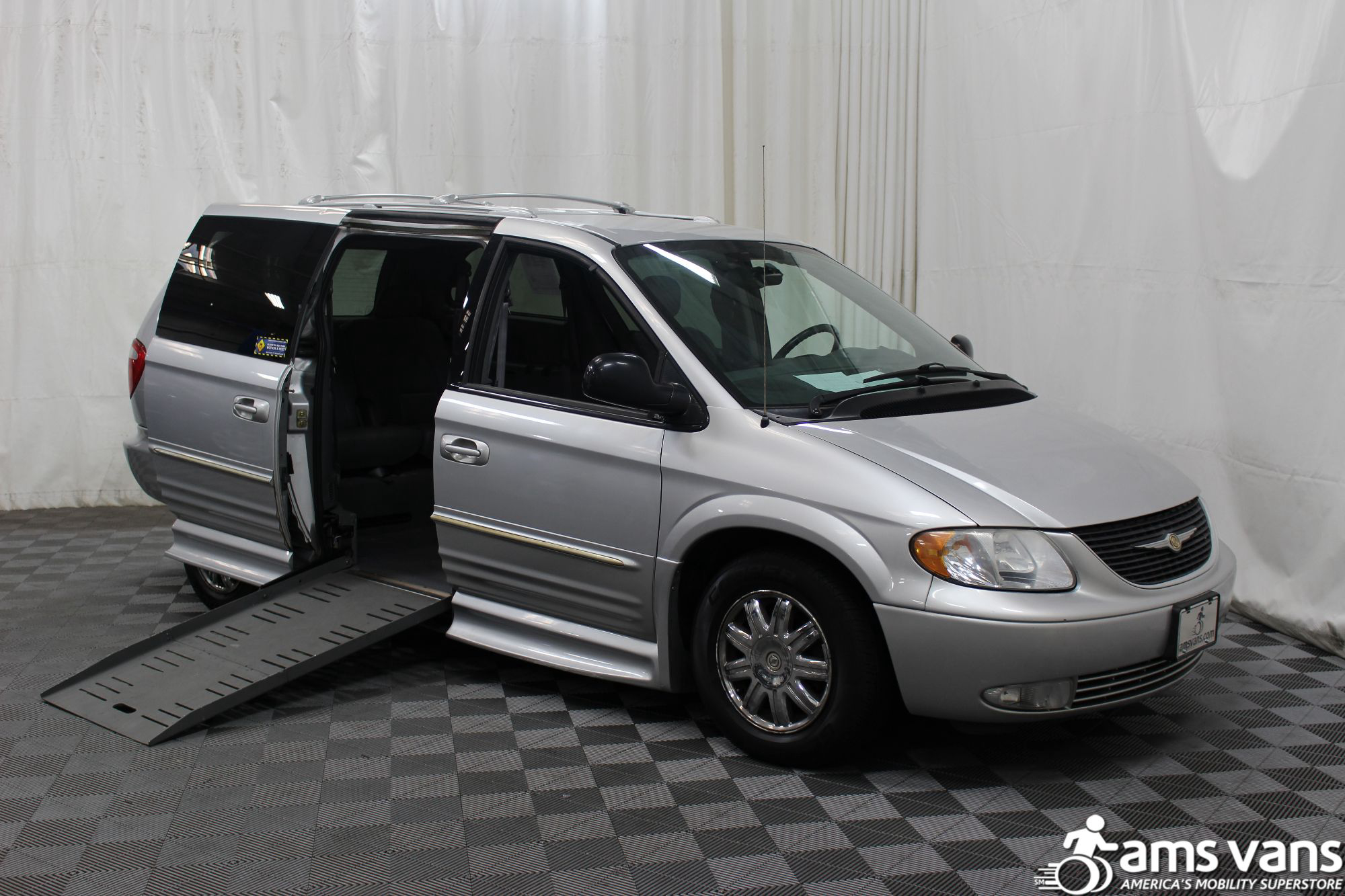 2004 chrysler town and country limited